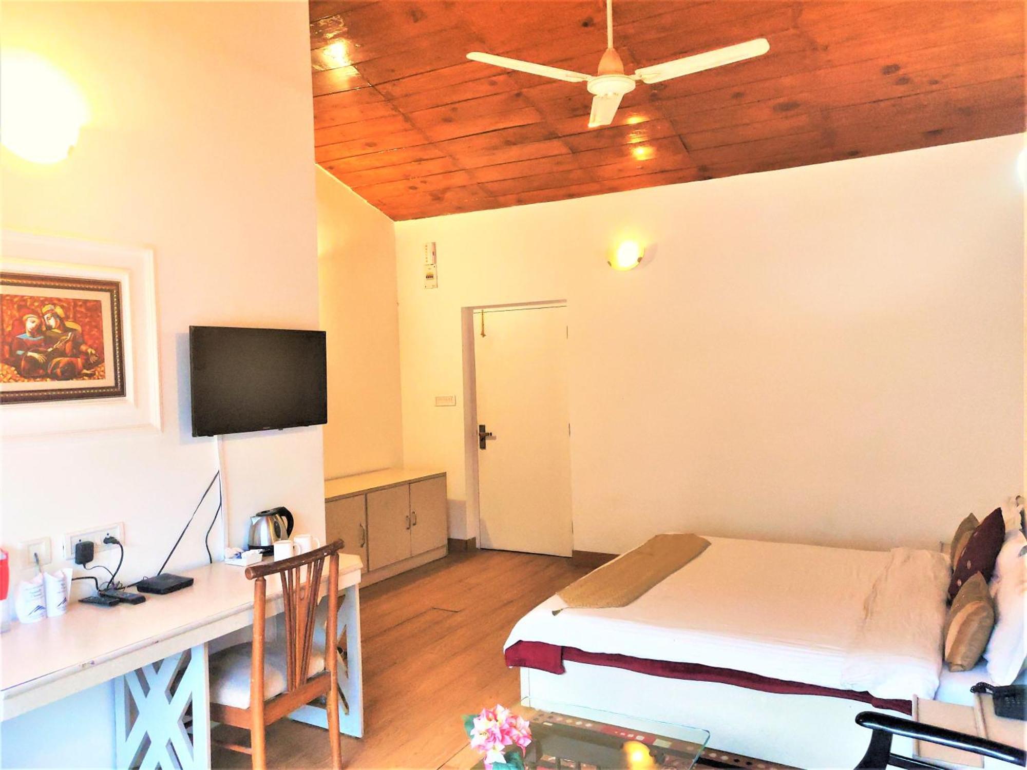 Bhīm Tāl Neelesh Inn- A Luxury Lake View Hotel- 20 Kms From Nainital חדר תמונה