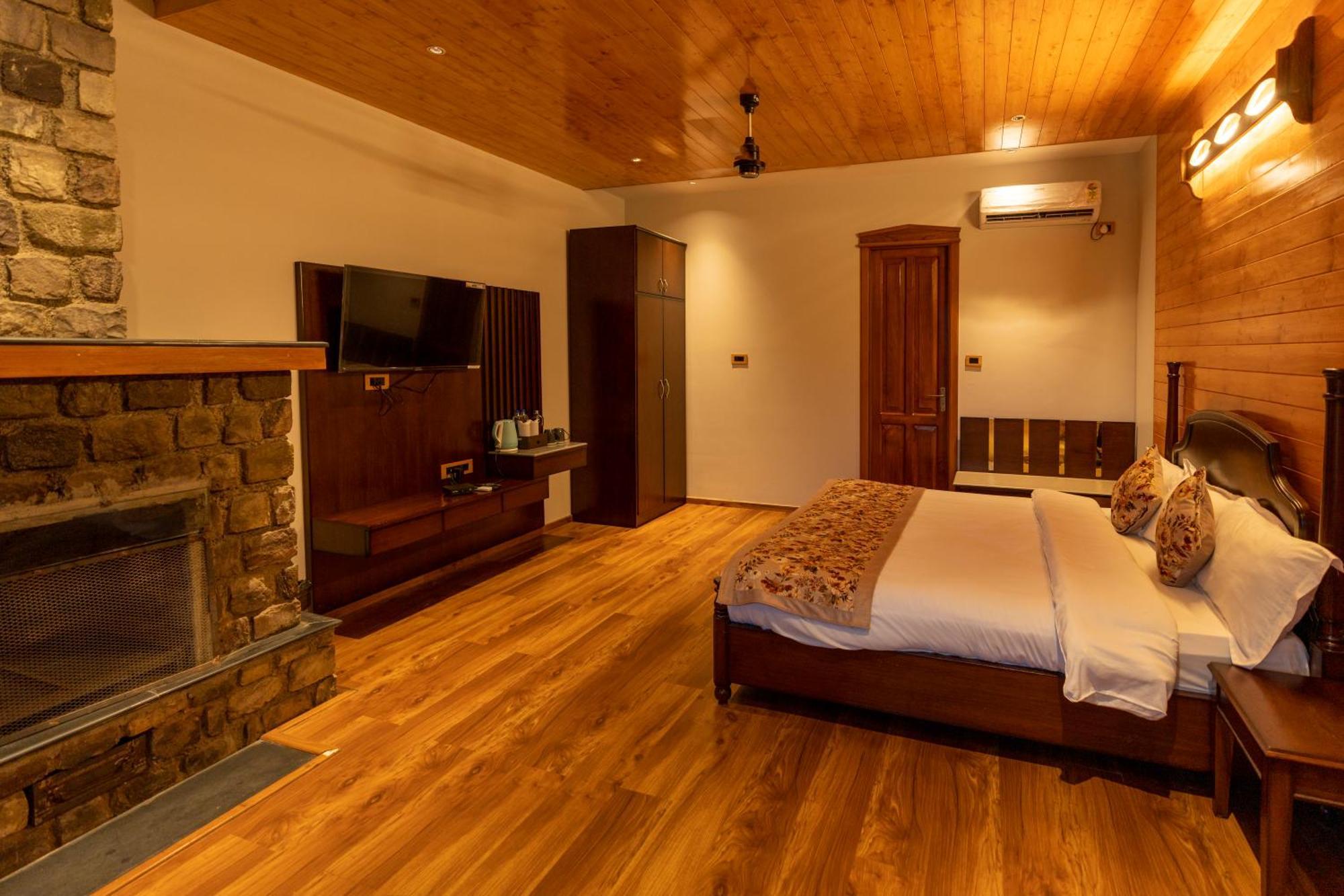 Bhīm Tāl Neelesh Inn- A Luxury Lake View Hotel- 20 Kms From Nainital מראה חיצוני תמונה