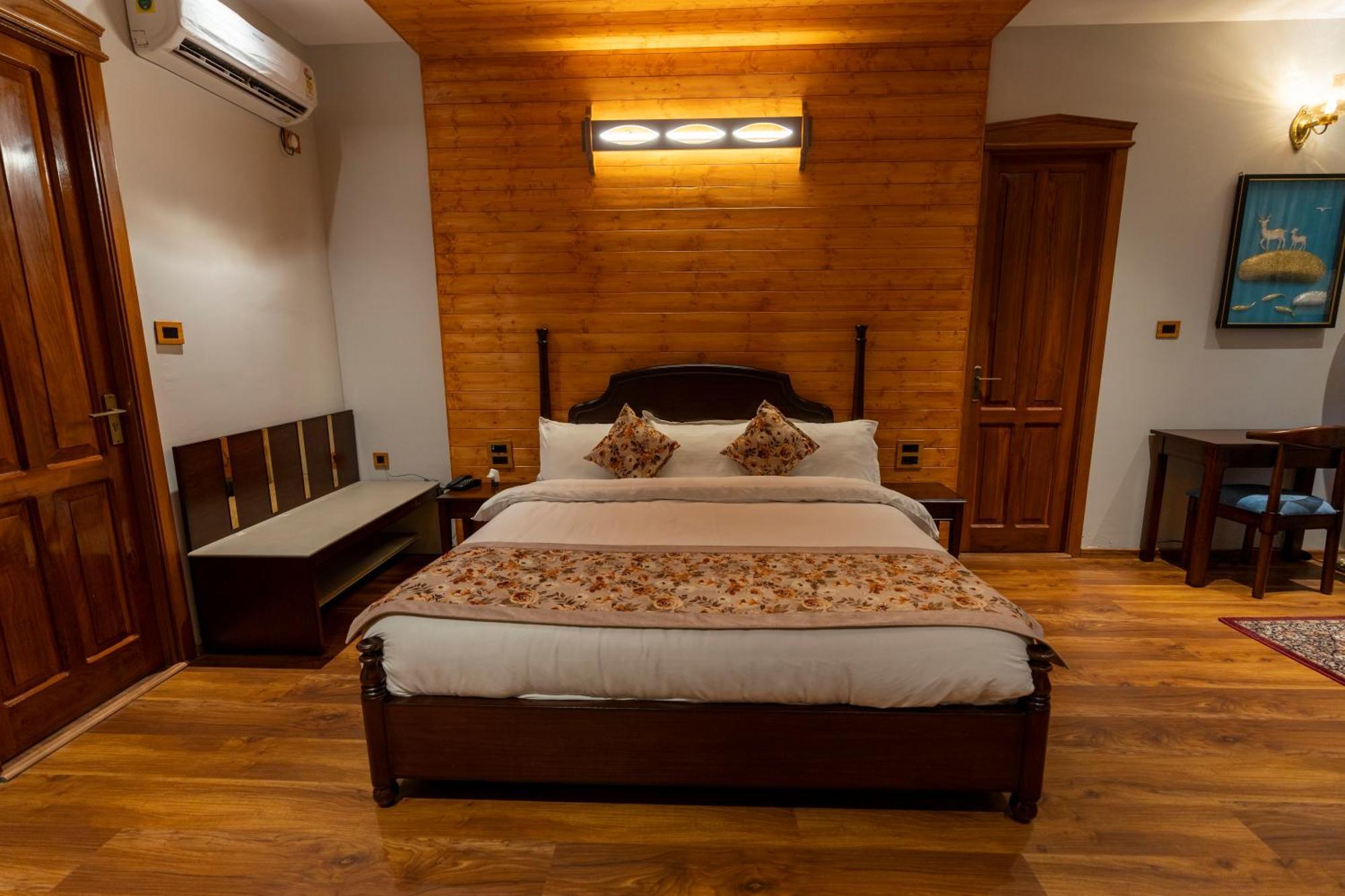 Bhīm Tāl Neelesh Inn- A Luxury Lake View Hotel- 20 Kms From Nainital מראה חיצוני תמונה