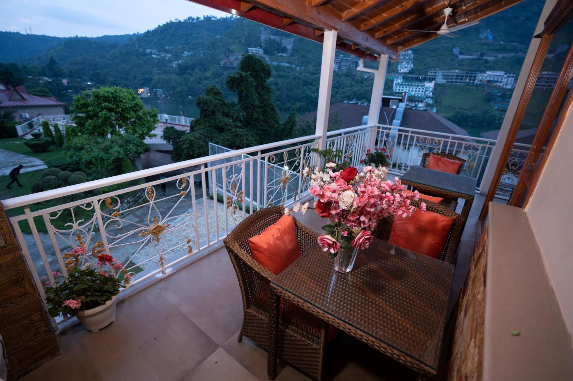 Bhīm Tāl Neelesh Inn- A Luxury Lake View Hotel- 20 Kms From Nainital מראה חיצוני תמונה
