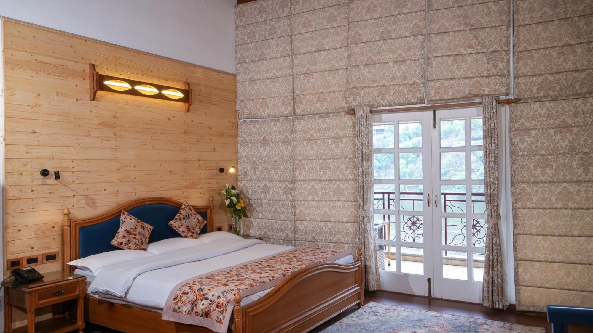 Bhīm Tāl Neelesh Inn- A Luxury Lake View Hotel- 20 Kms From Nainital מראה חיצוני תמונה