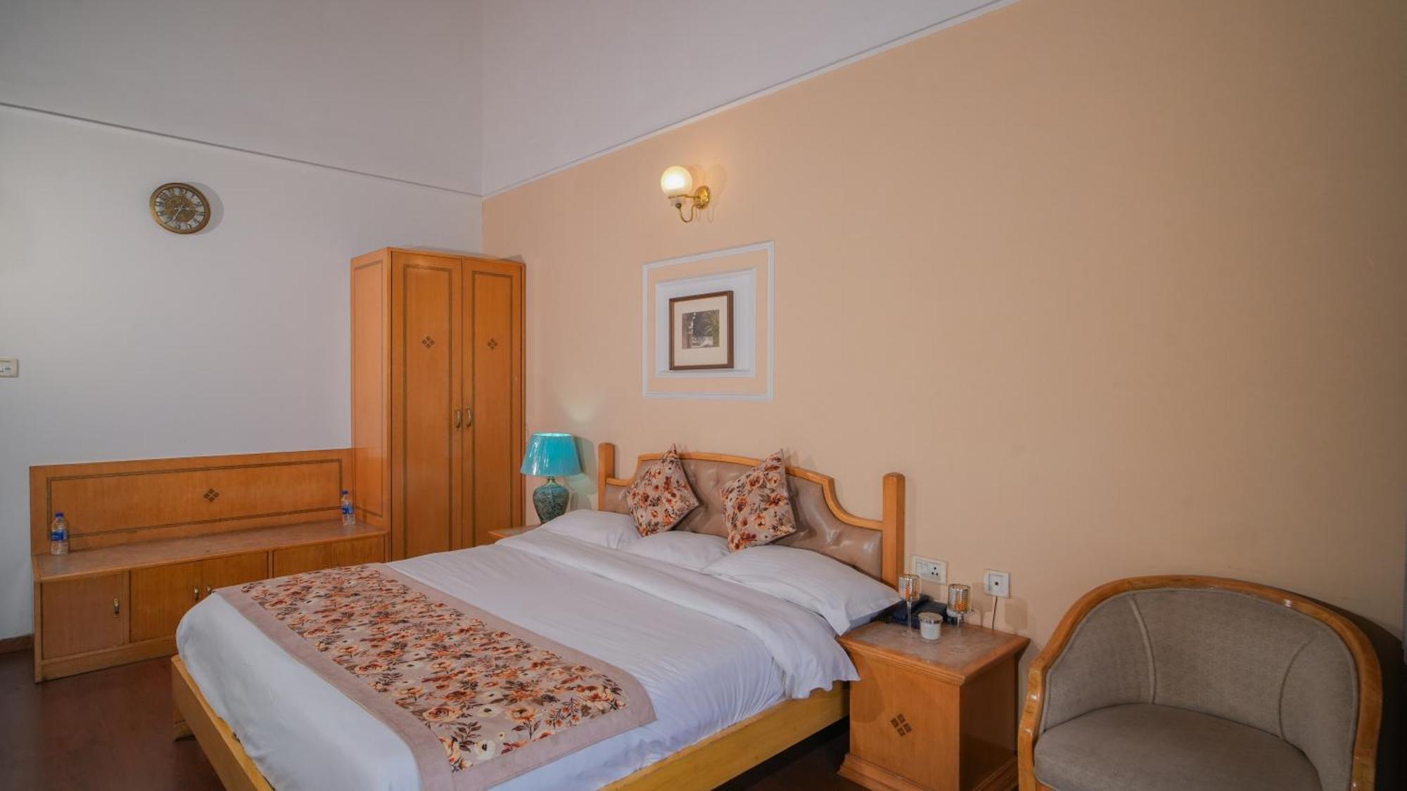 Bhīm Tāl Neelesh Inn- A Luxury Lake View Hotel- 20 Kms From Nainital מראה חיצוני תמונה