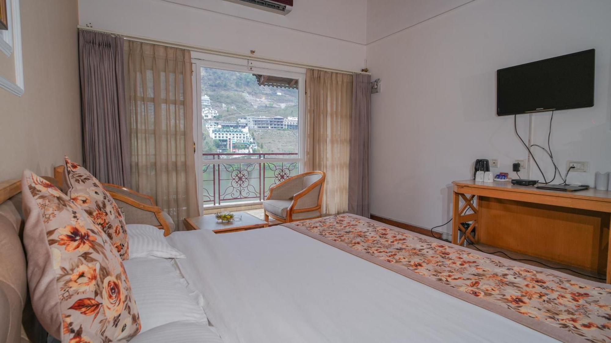 Bhīm Tāl Neelesh Inn- A Luxury Lake View Hotel- 20 Kms From Nainital מראה חיצוני תמונה