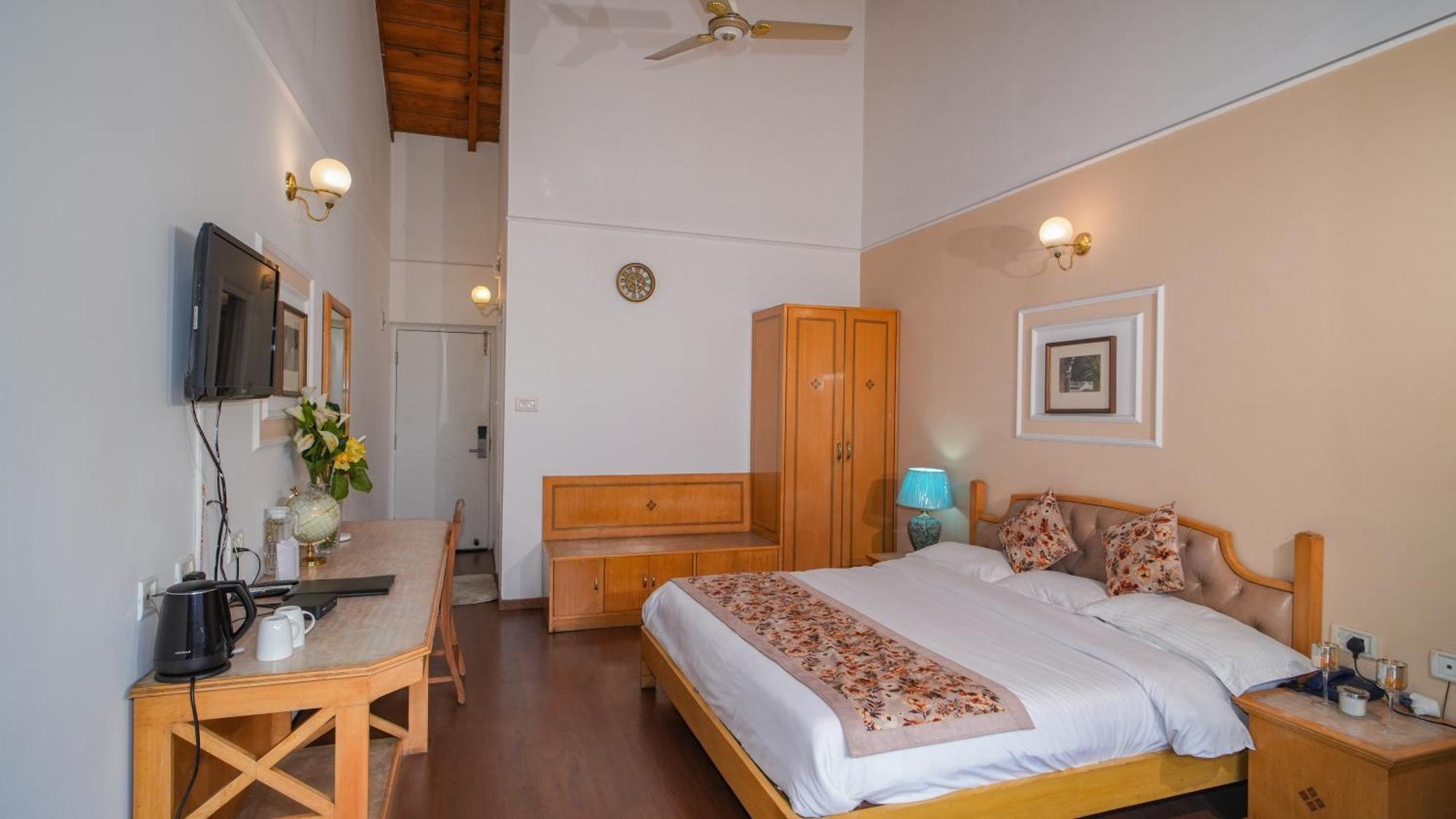 Bhīm Tāl Neelesh Inn- A Luxury Lake View Hotel- 20 Kms From Nainital מראה חיצוני תמונה