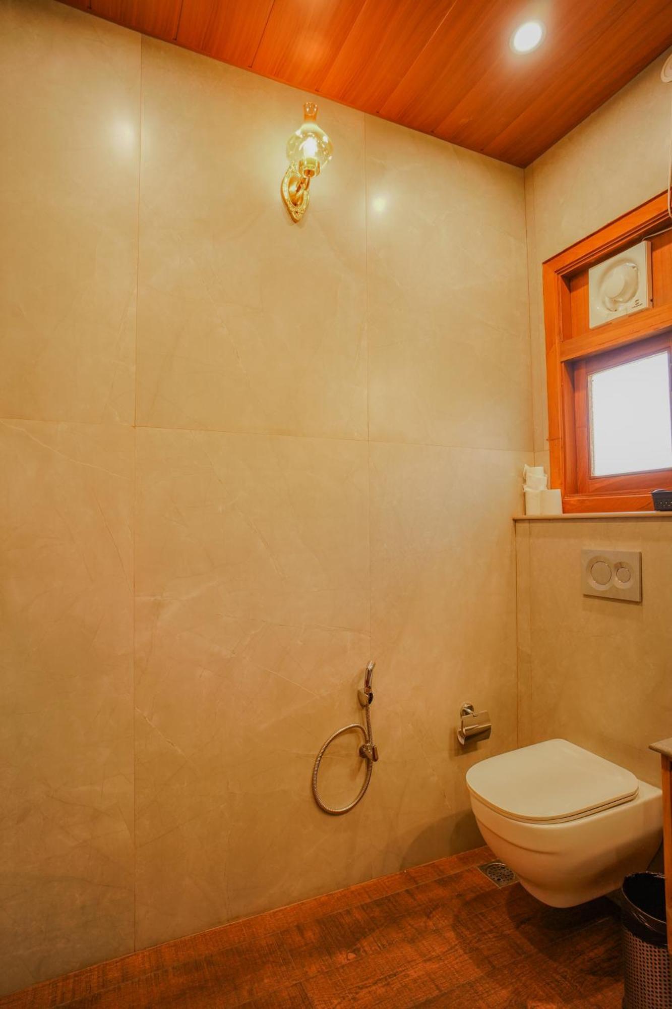 Bhīm Tāl Neelesh Inn- A Luxury Lake View Hotel- 20 Kms From Nainital מראה חיצוני תמונה