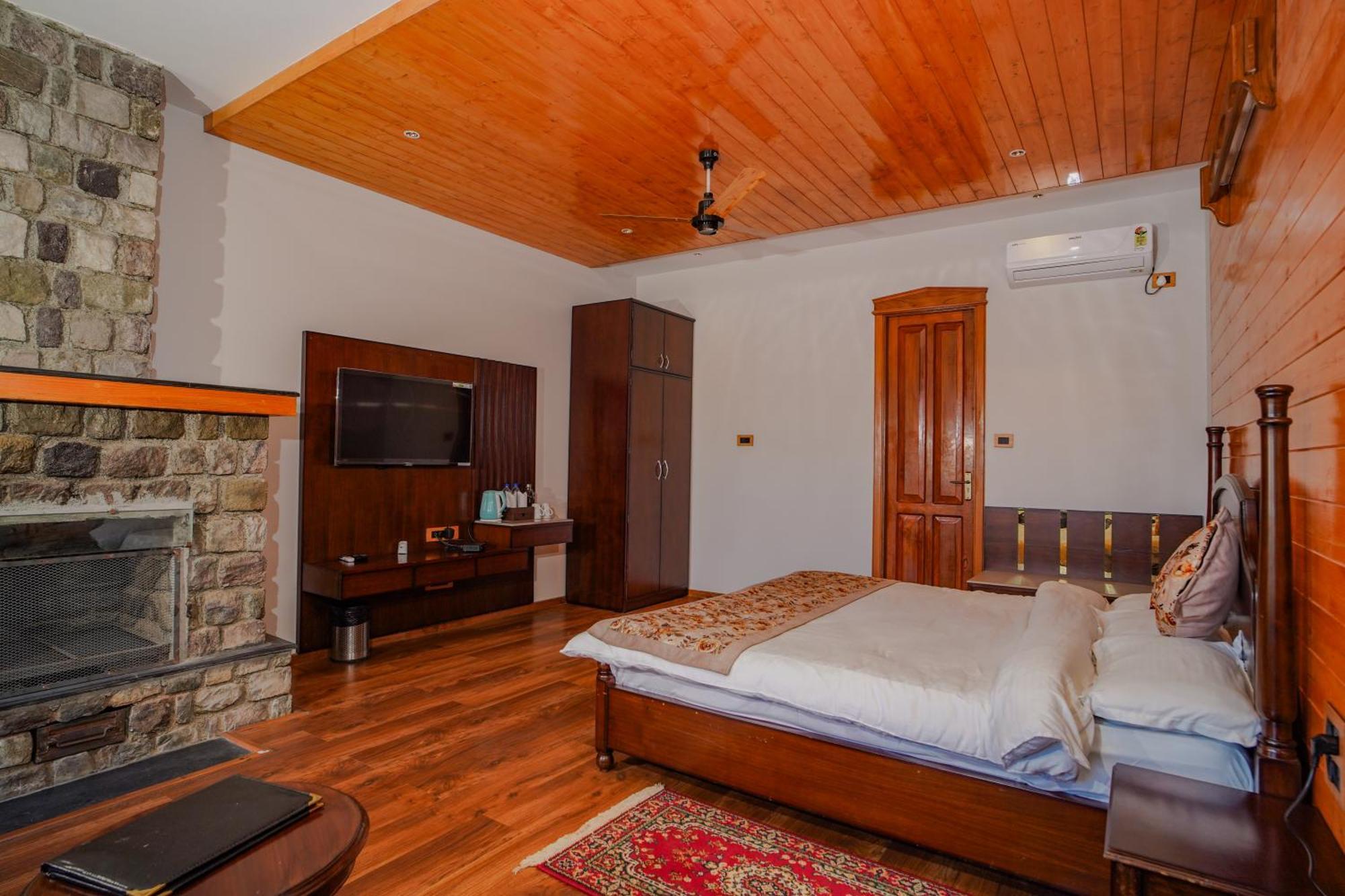 Bhīm Tāl Neelesh Inn- A Luxury Lake View Hotel- 20 Kms From Nainital מראה חיצוני תמונה