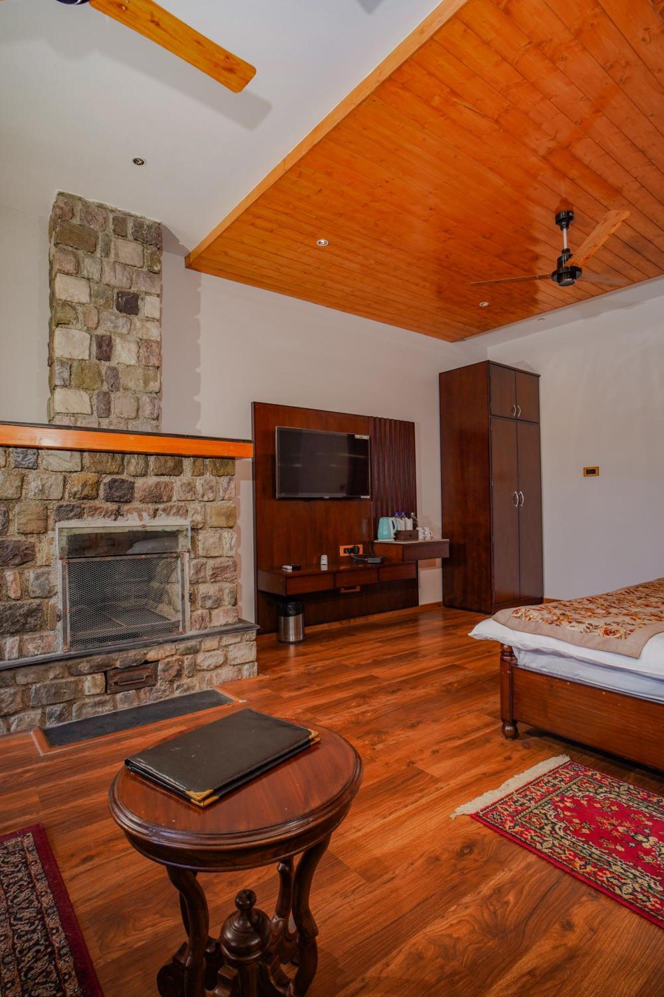 Bhīm Tāl Neelesh Inn- A Luxury Lake View Hotel- 20 Kms From Nainital מראה חיצוני תמונה