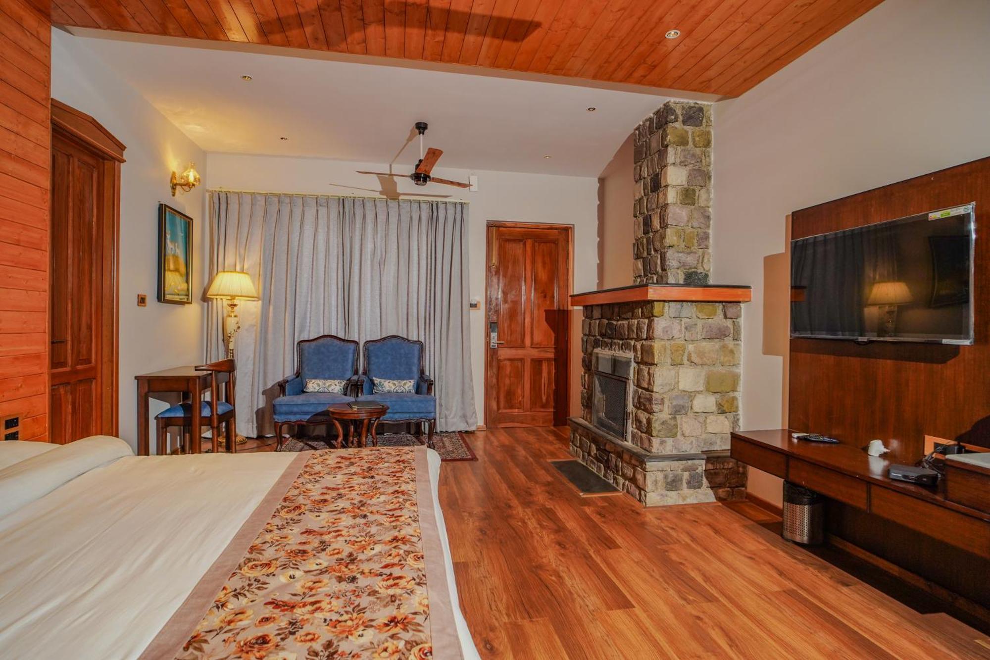 Bhīm Tāl Neelesh Inn- A Luxury Lake View Hotel- 20 Kms From Nainital מראה חיצוני תמונה