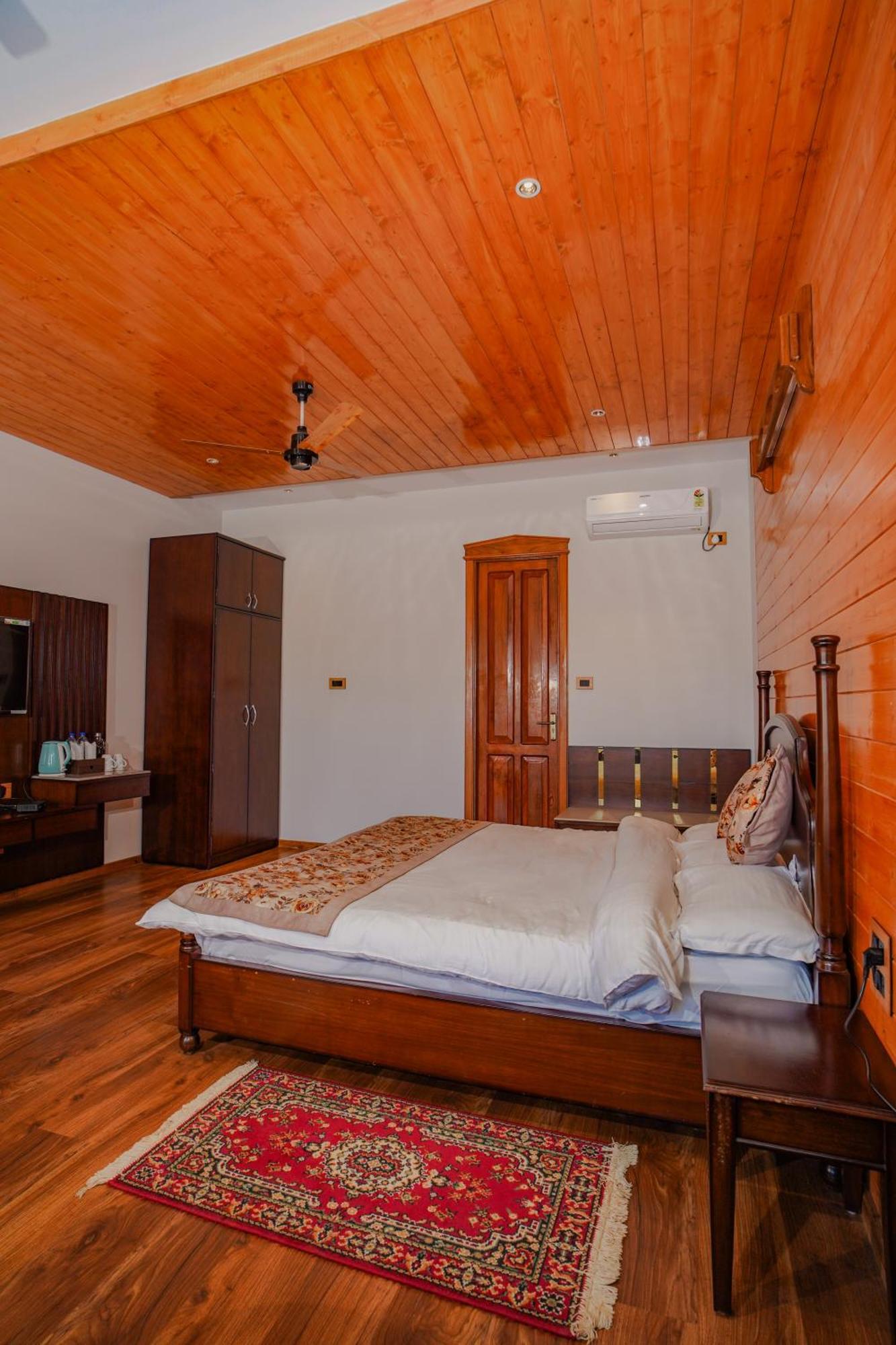 Bhīm Tāl Neelesh Inn- A Luxury Lake View Hotel- 20 Kms From Nainital מראה חיצוני תמונה